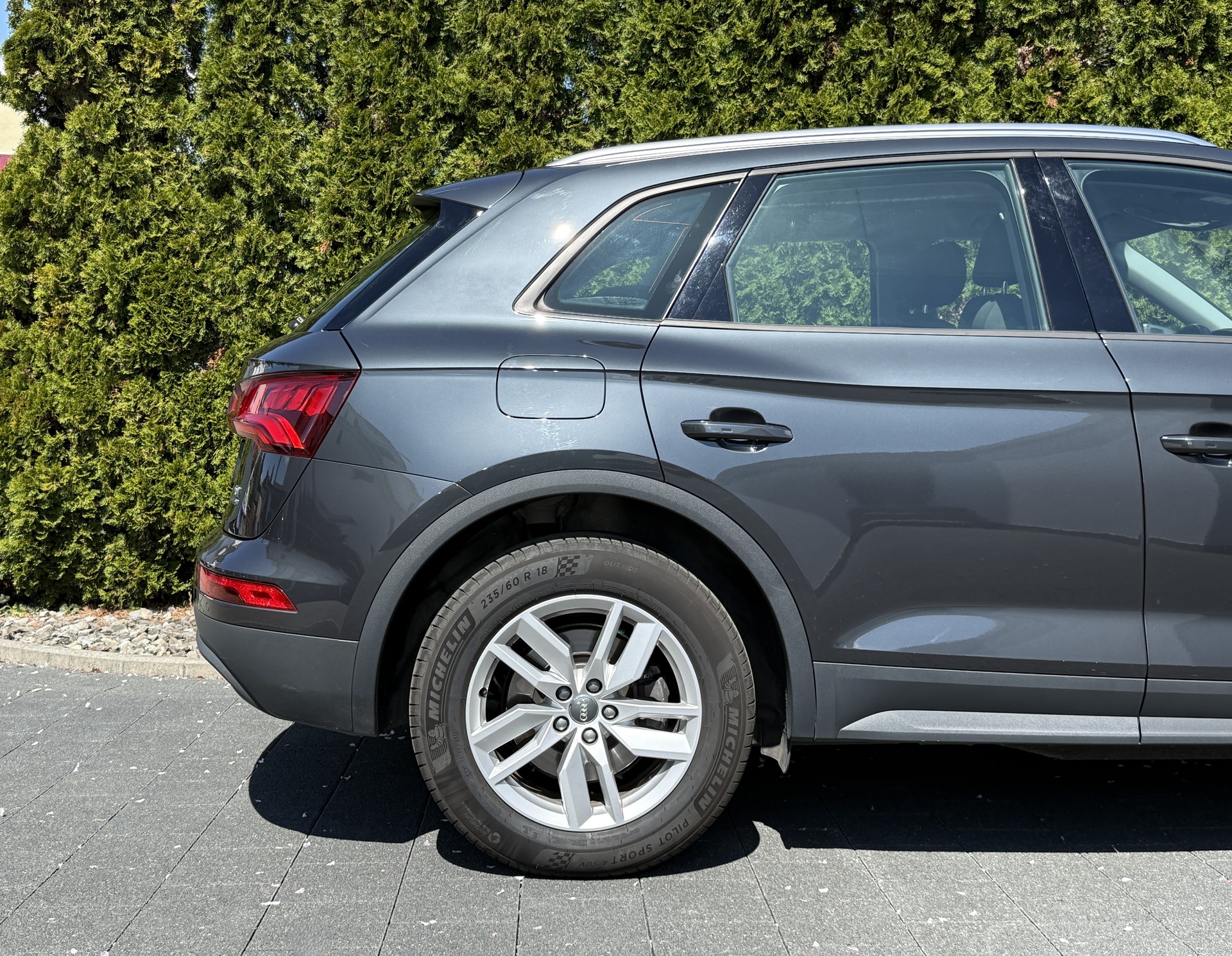 AUDI Q5 2.0 TDI quattro S-tronic-image-9