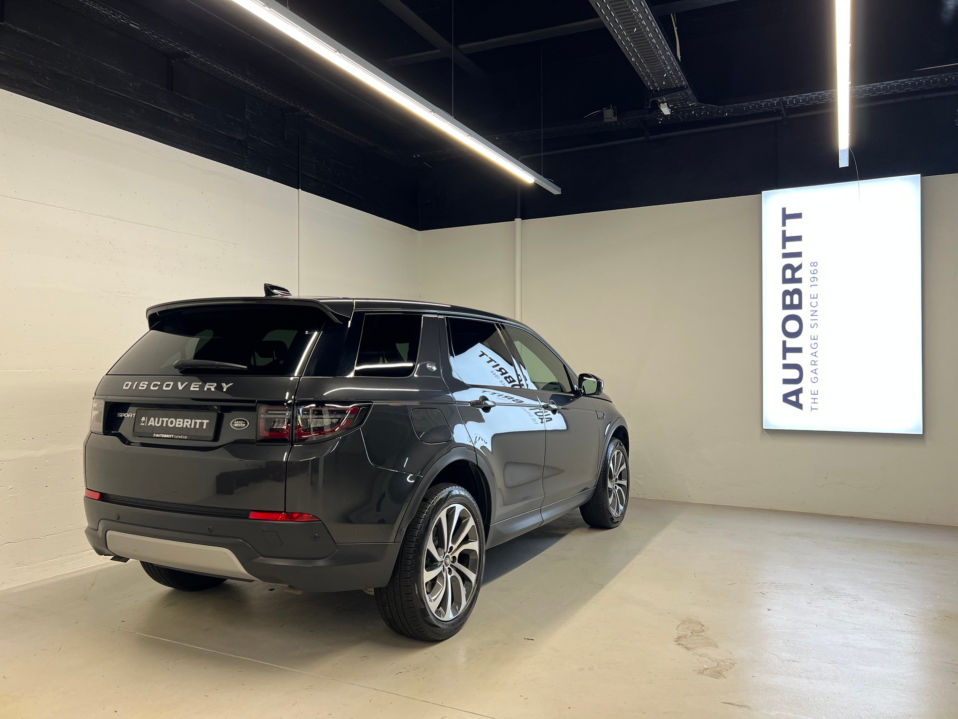 LAND ROVER Discovery Sport 2.0 Si4 250 HSE-showroom-element-1