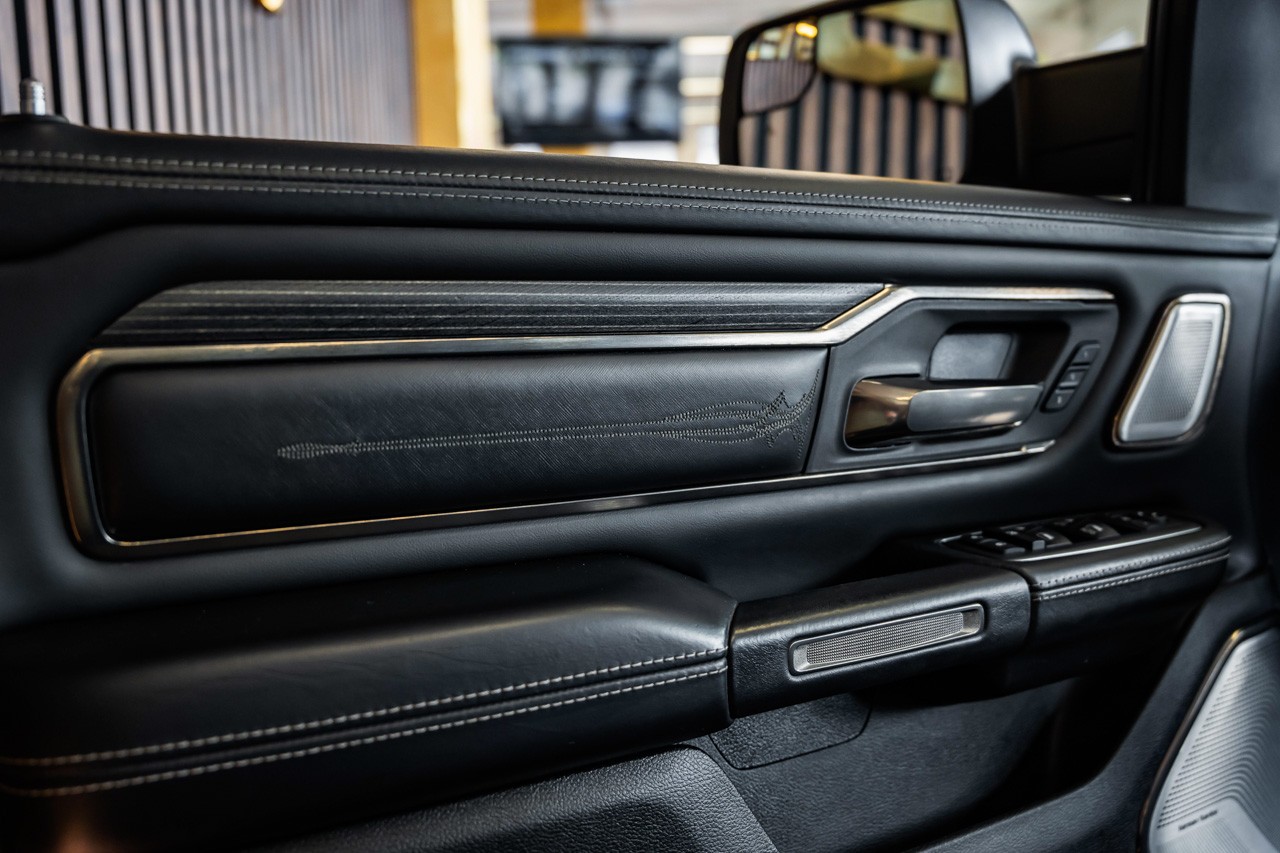 DODGE Ram 1500 5.7l V8 HEMI 4x4 Crew Cab Limited-image-23