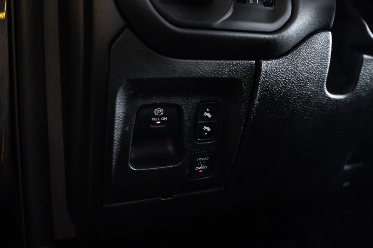 DODGE Ram 1500 5.7l V8 HEMI 4x4 Crew Cab Limited-image-37