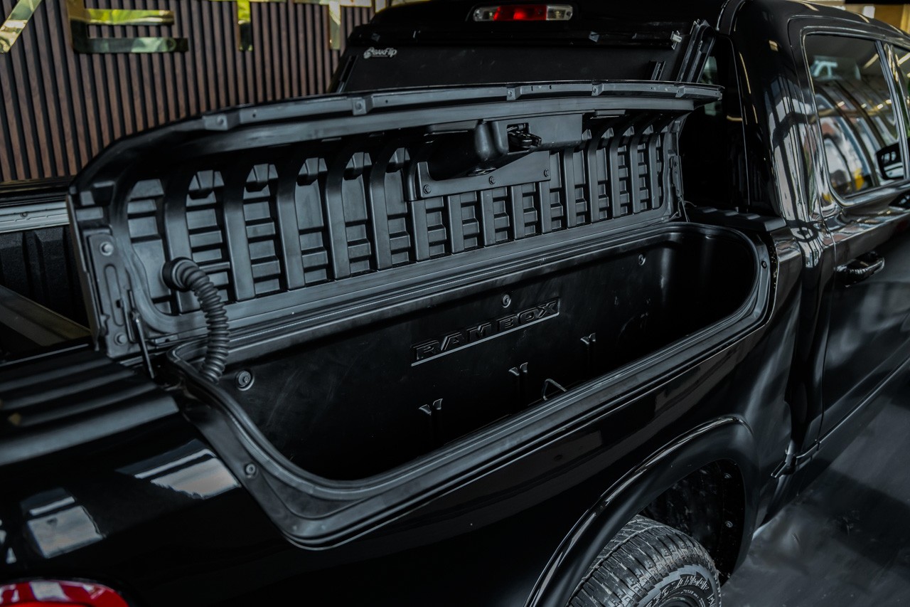 DODGE Ram 1500 5.7l V8 HEMI 4x4 Crew Cab Limited-image-32