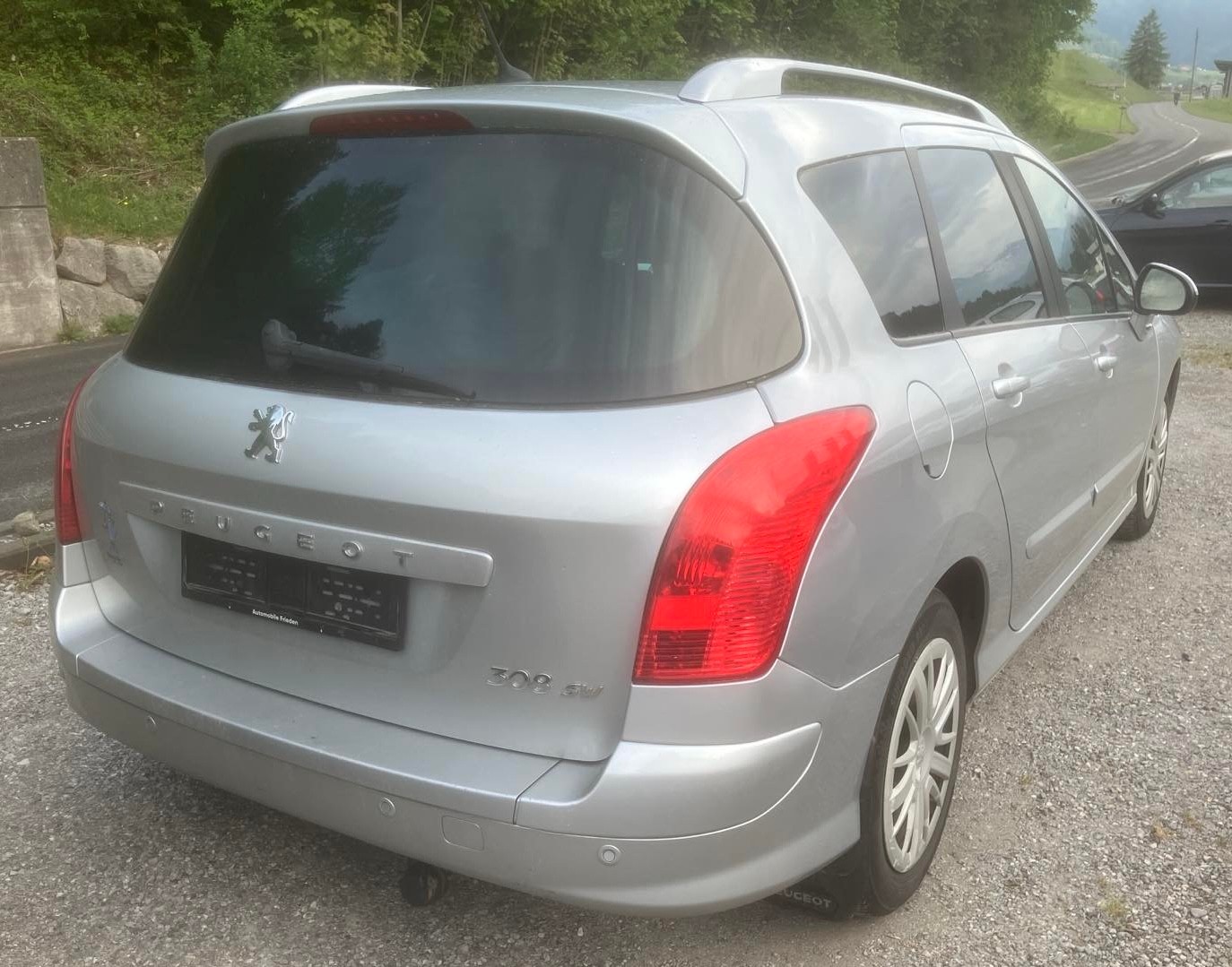 PEUGEOT 308 SW 2.0 HDI Sport Automatic-image-3