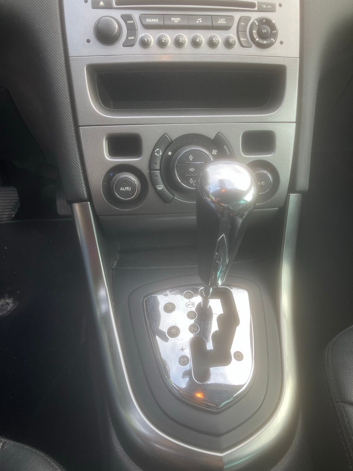 PEUGEOT 308 SW 2.0 HDI Sport Automatic-image-6