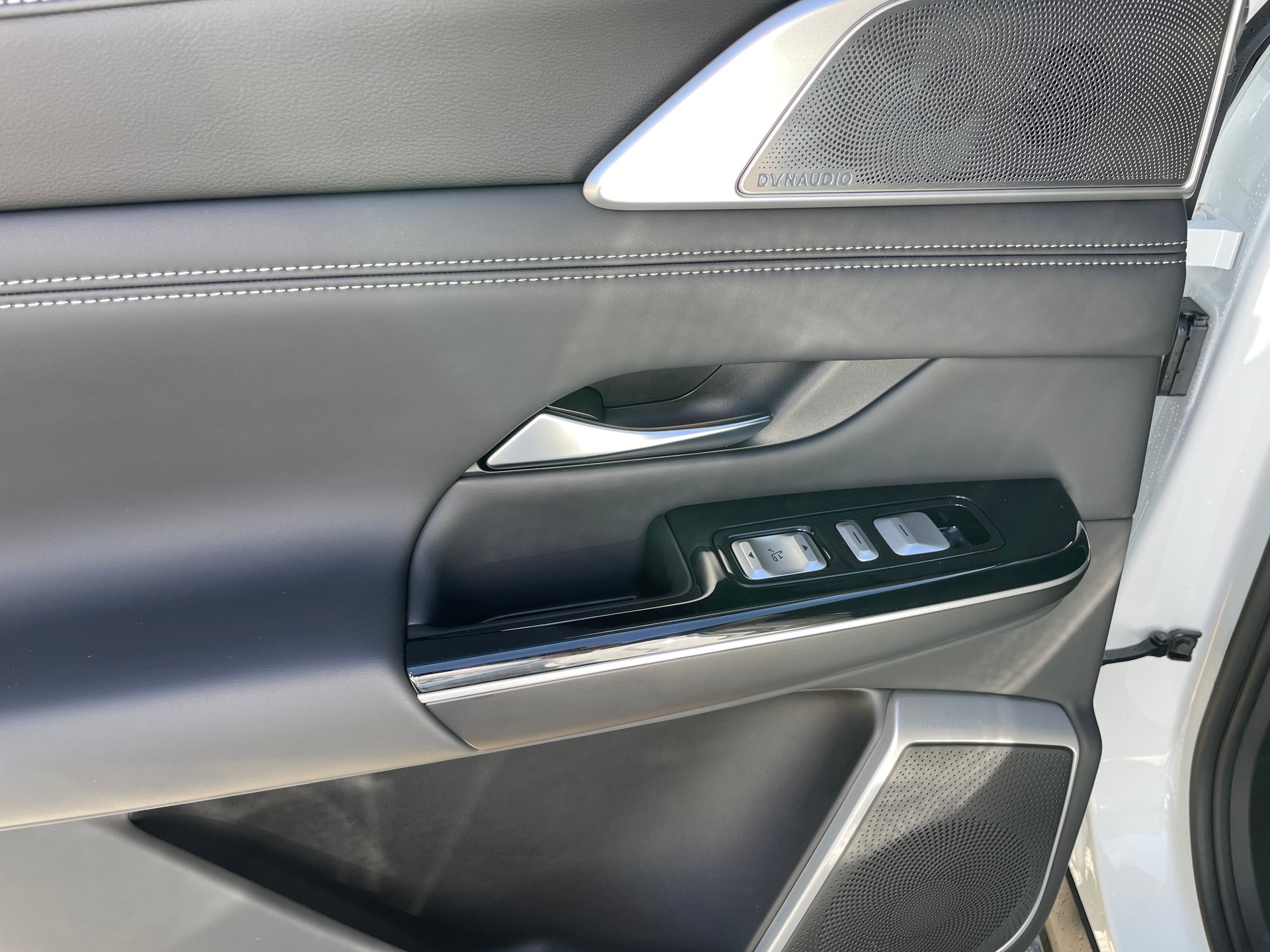 XPENG G9 93kWh Performance AWD mit AHK und Premium Paket-image-13