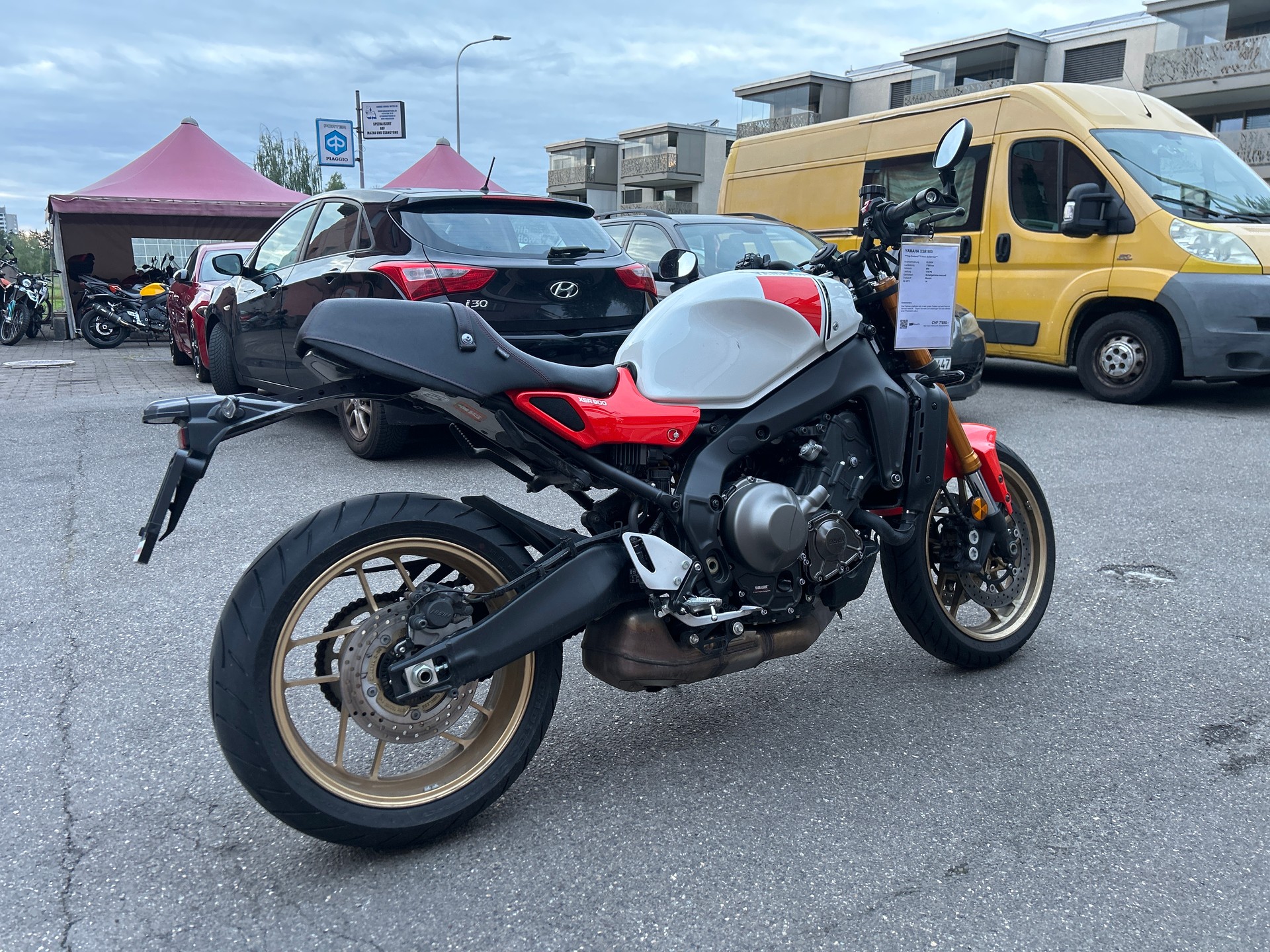 YAMAHA XSR 900-image-2