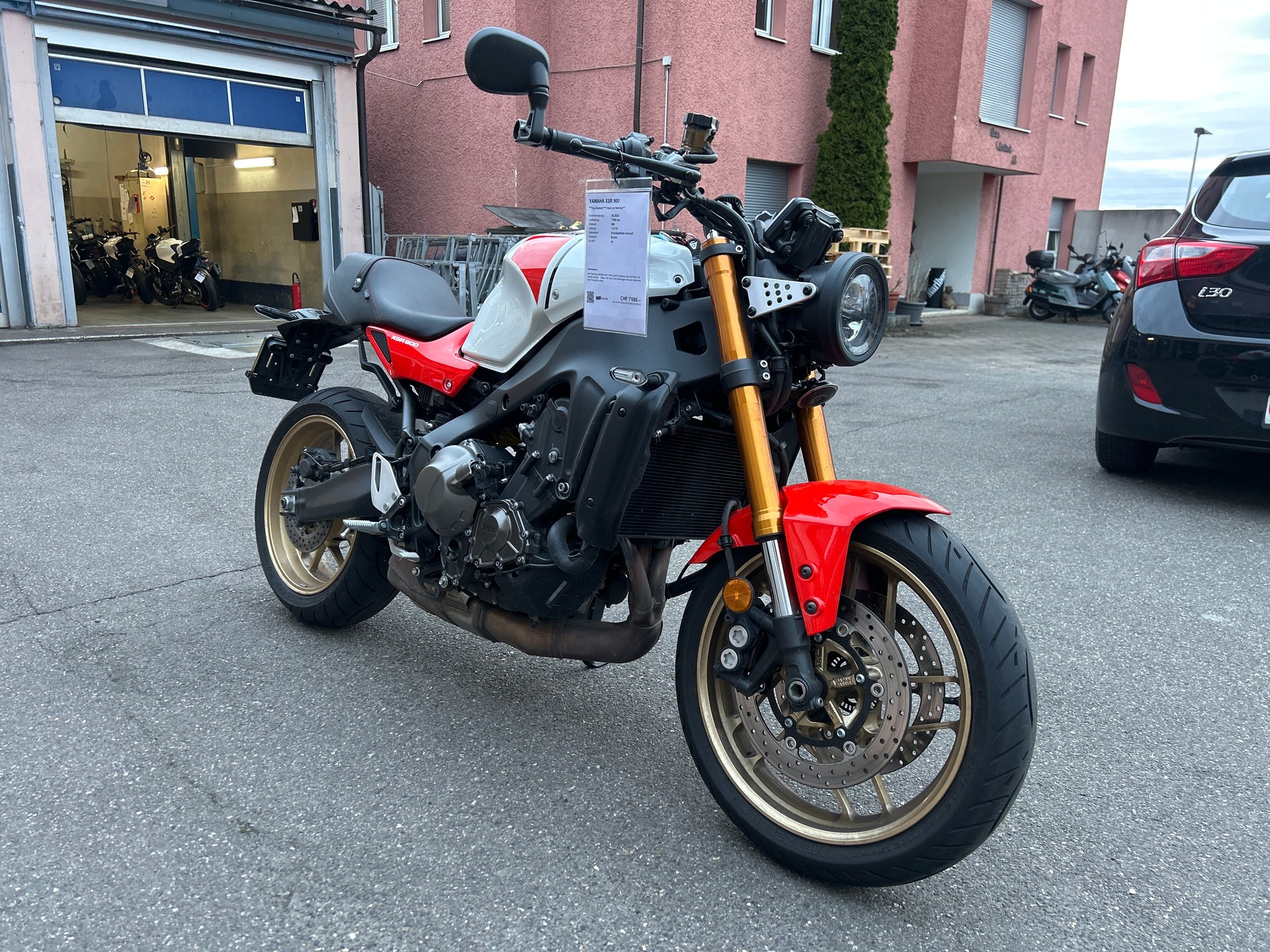 YAMAHA XSR 900-image-1