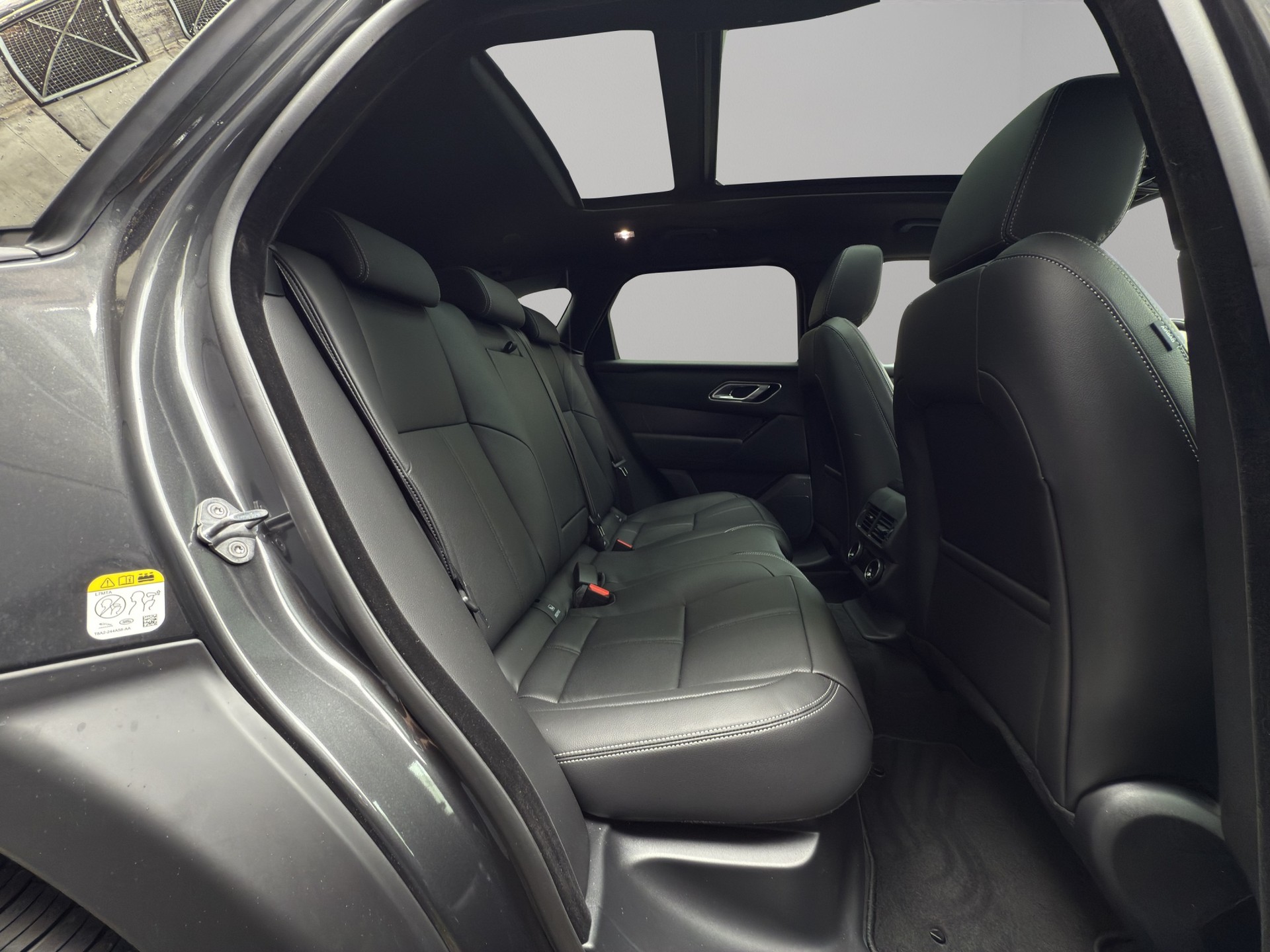 LAND ROVER Range Rover Velar 2.0 P400e Belgravia Edition-image-10