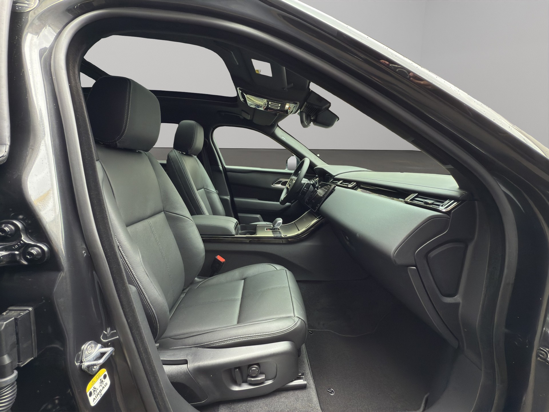 LAND ROVER Range Rover Velar 2.0 P400e Belgravia Edition-image-9