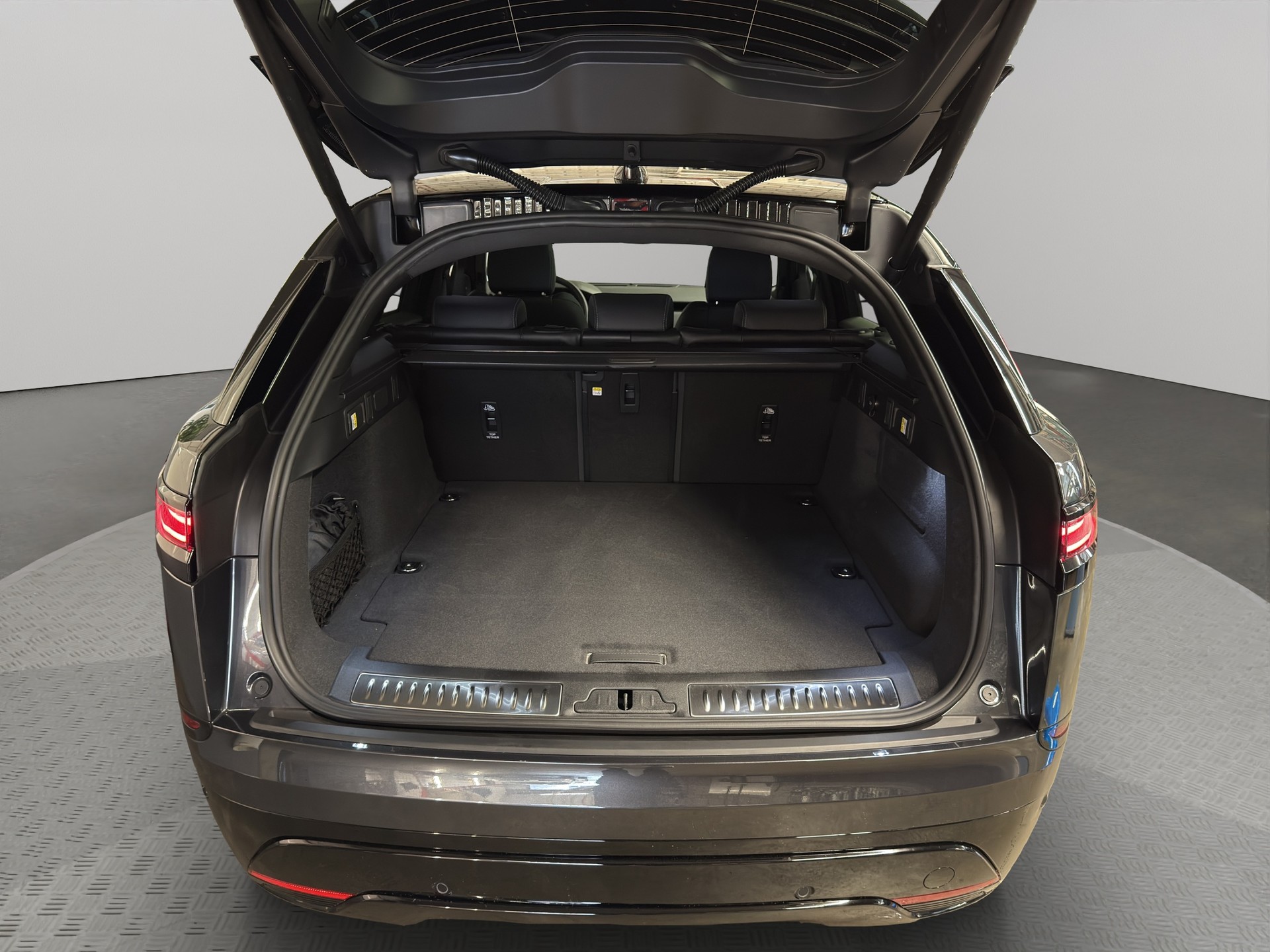 LAND ROVER Range Rover Velar 2.0 P400e Belgravia Edition-image-11
