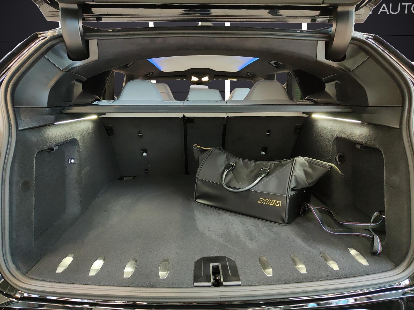 BMW XM 50e Plug-in Hybrid-image-16