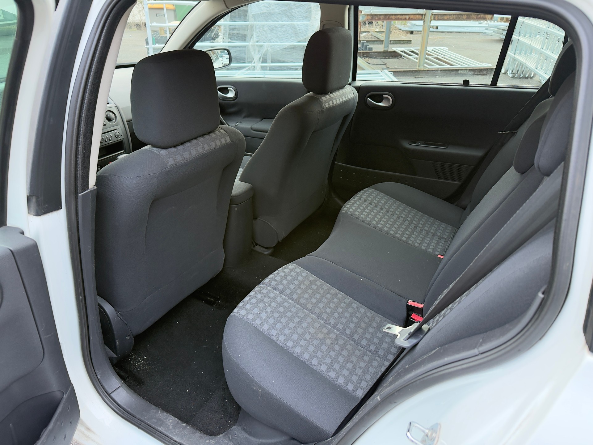 RENAULT Mégane Break 1.6 16V Expression Automatic-image-5