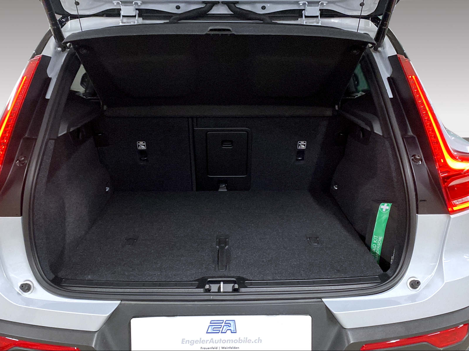 VOLVO XC40 P6 Plus-image-15