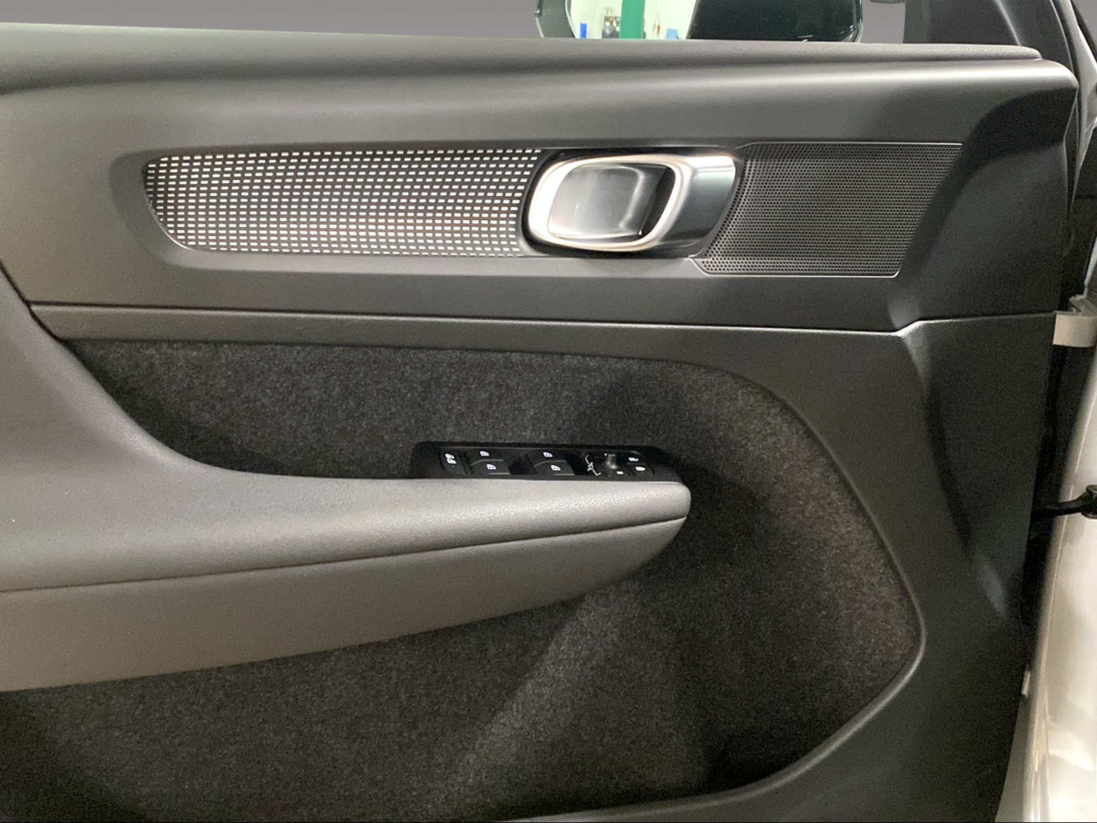 VOLVO XC40 P6 Plus-image-9