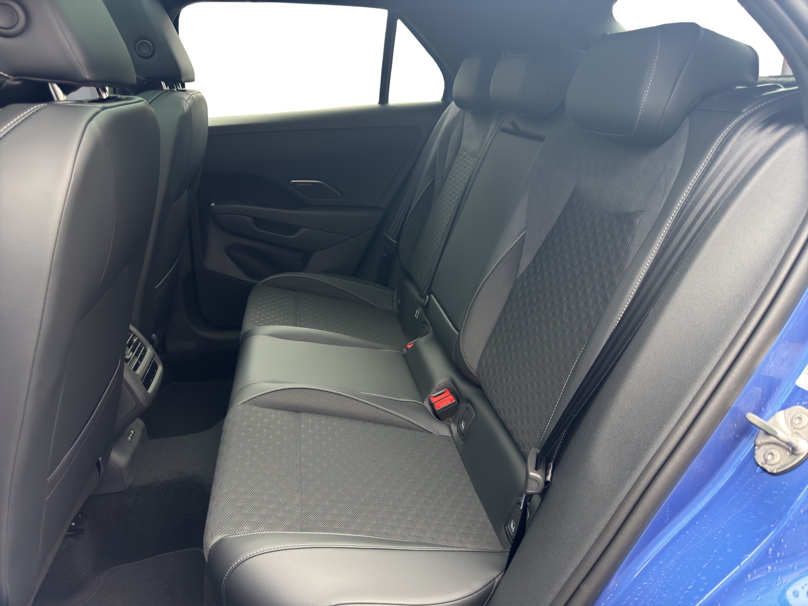 VW T-Roc 1.5 eTSI mHEV R-Line DSG-image-10