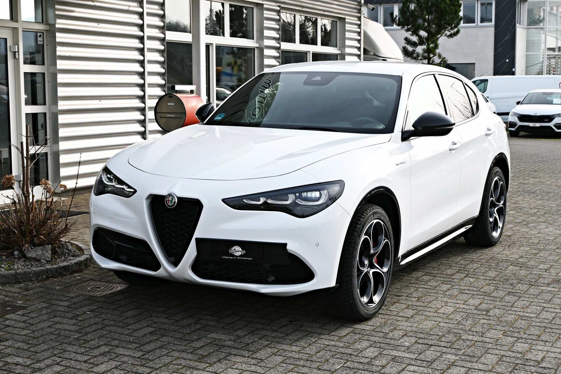 ALFA ROMEO Stelvio 2.2 JTDM Veloce Sport Black Q4 AT8 + 210PS + New Modell-showroom-element-1