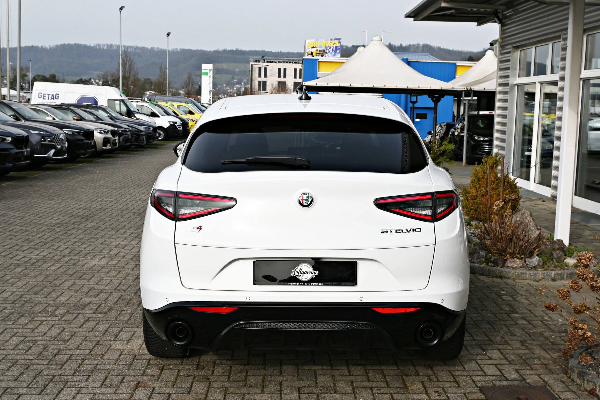 ALFA ROMEO Stelvio 2.2 JTDM Veloce Sport Black Q4 AT8 + 210PS + New Modell-showroom-element-3