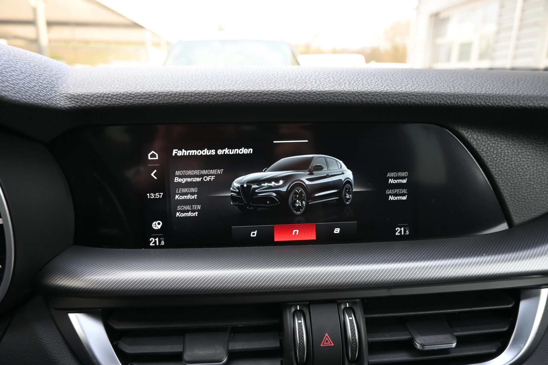 ALFA ROMEO Stelvio 2.2 JTDM Veloce Sport Black Q4 AT8 + 210PS + New Modell-image-27