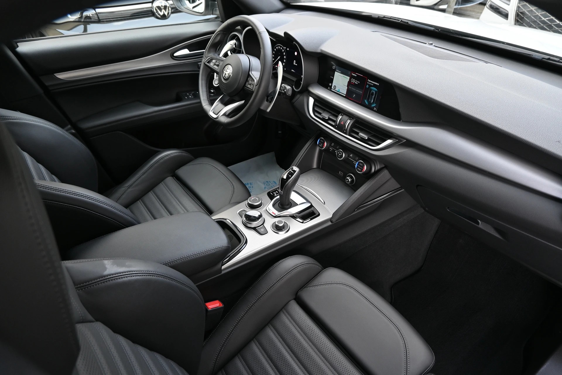 ALFA ROMEO Stelvio 2.2 JTDM Veloce Sport Black Q4 AT8 + 210PS + New Modell-image-11