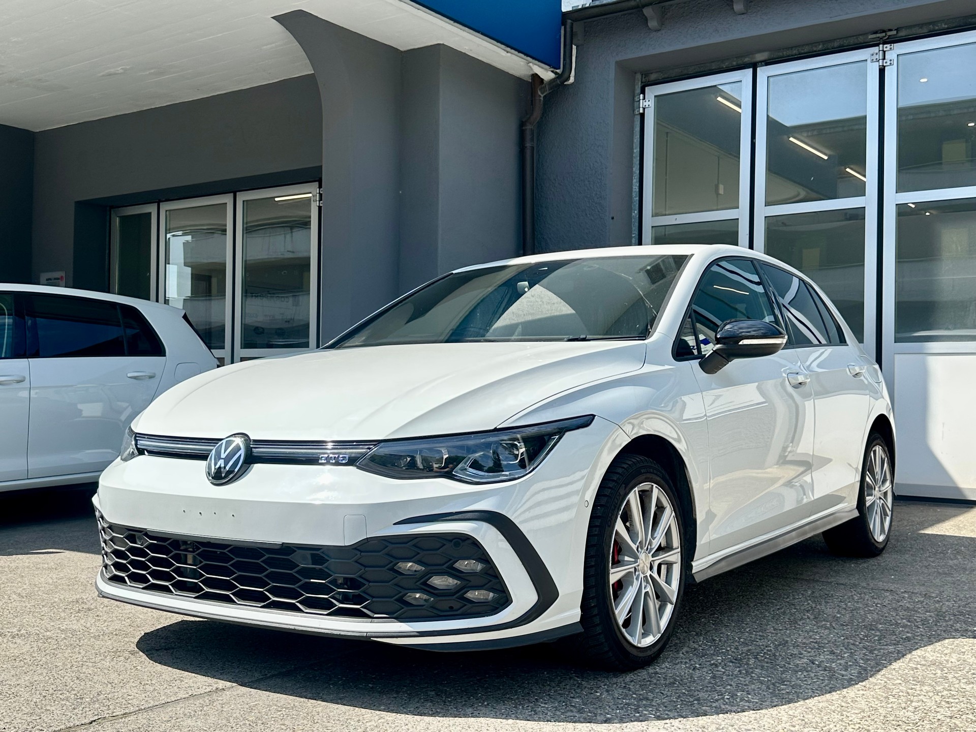 VW Golf 1.4 TSI PHEV GTE-showroom-element-2