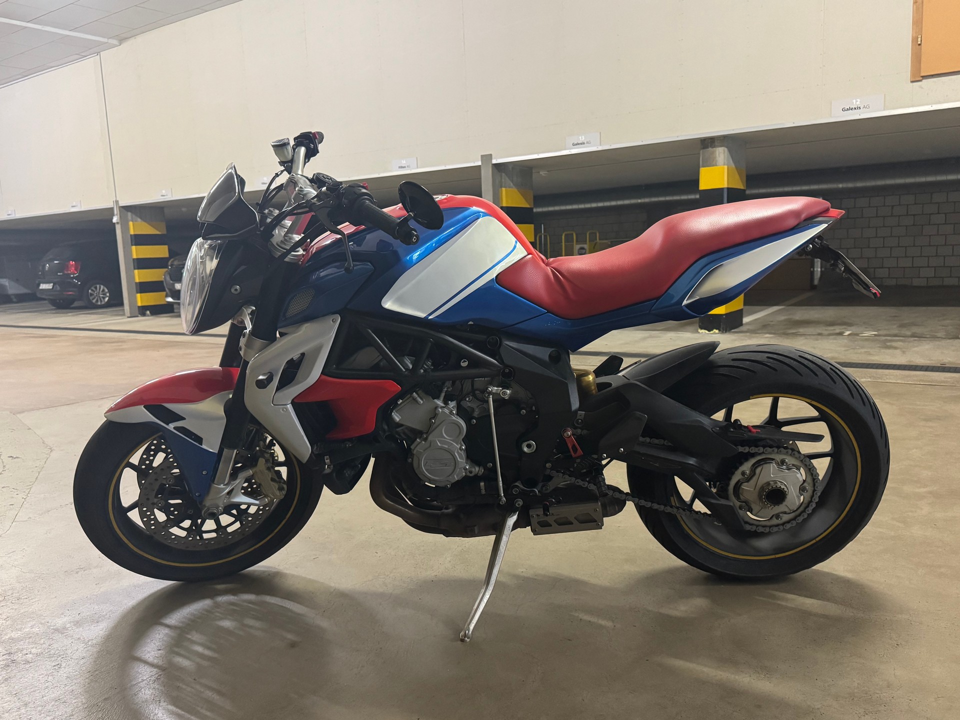 MV AGUSTA B3 Brutale 800-image-2