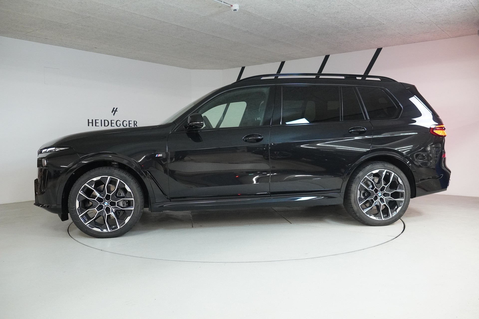 BMW X7 xDrive 48V 40d M Sport Steptronic-showroom-element-3