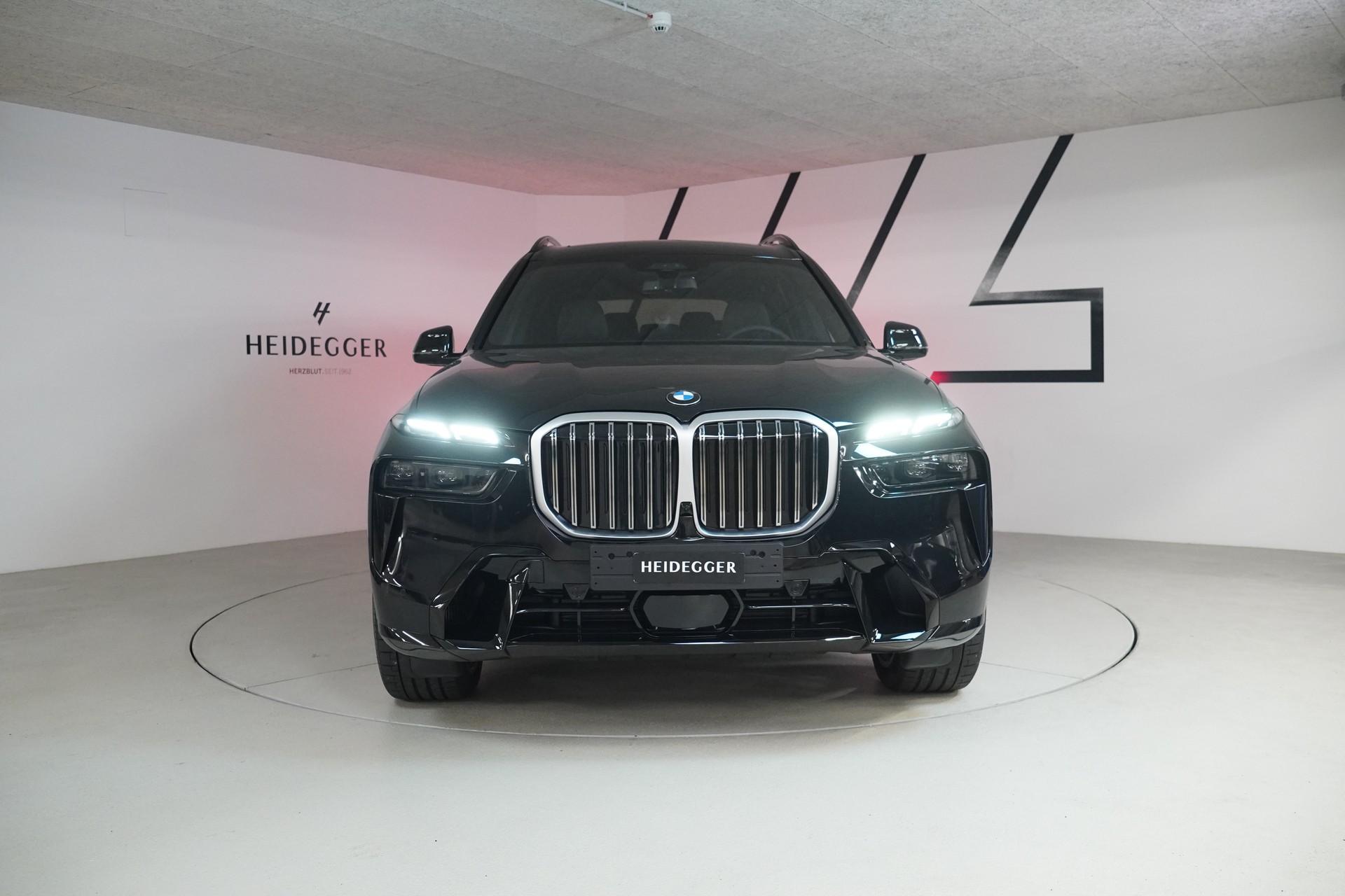 BMW X7 xDrive 48V 40d M Sport Steptronic-showroom-element-1