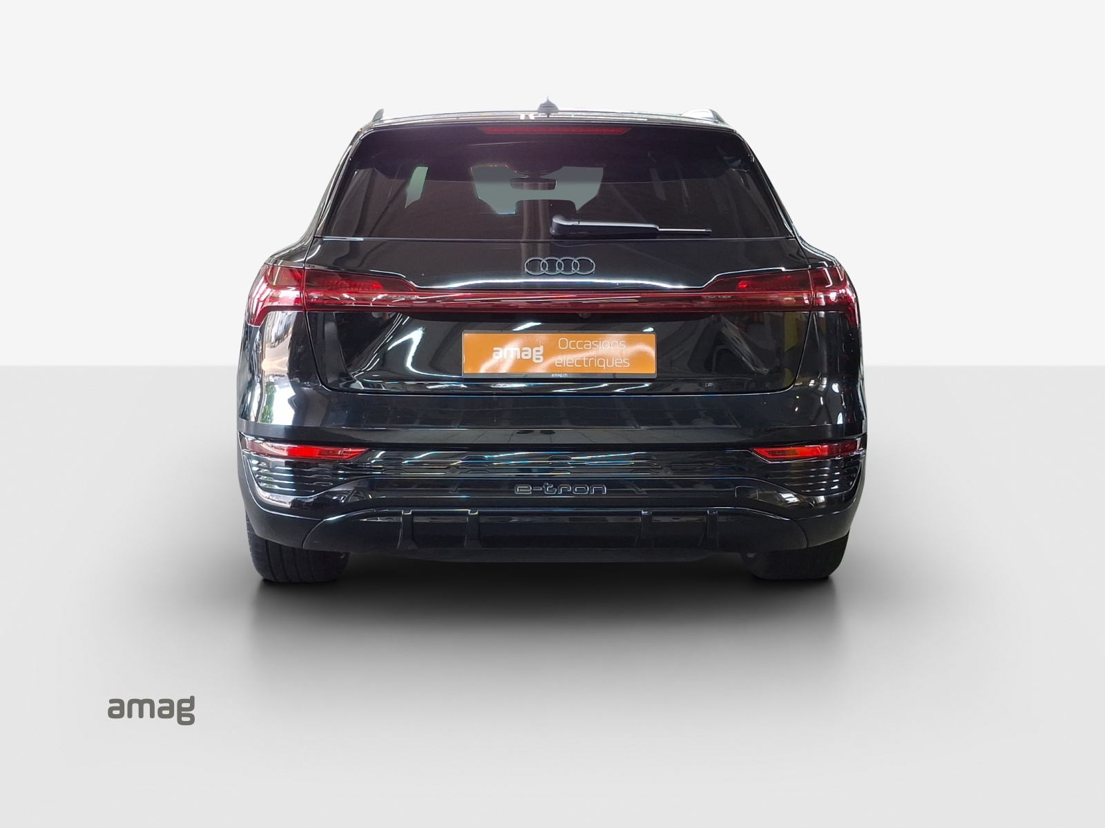 AUDI Q8 55 e-tron Black Edition quattro-showroom-element-3