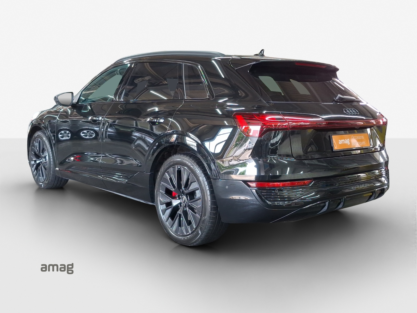 AUDI Q8 55 e-tron Black Edition quattro-showroom-element-2