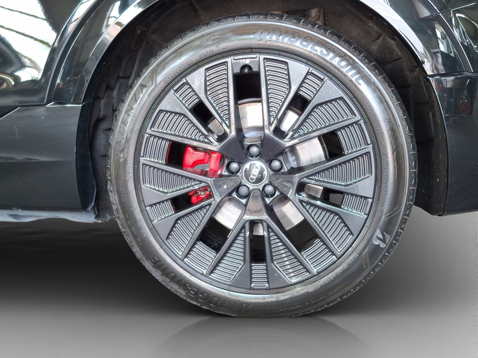 AUDI Q8 55 e-tron Black Edition quattro-image-13