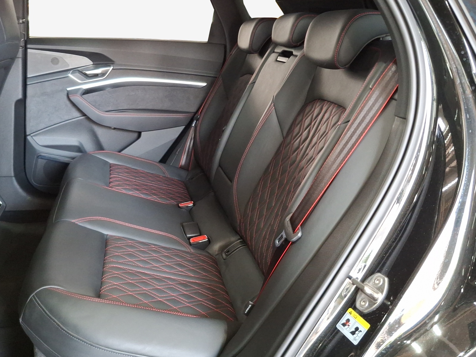 AUDI Q8 55 e-tron Black Edition quattro-image-11