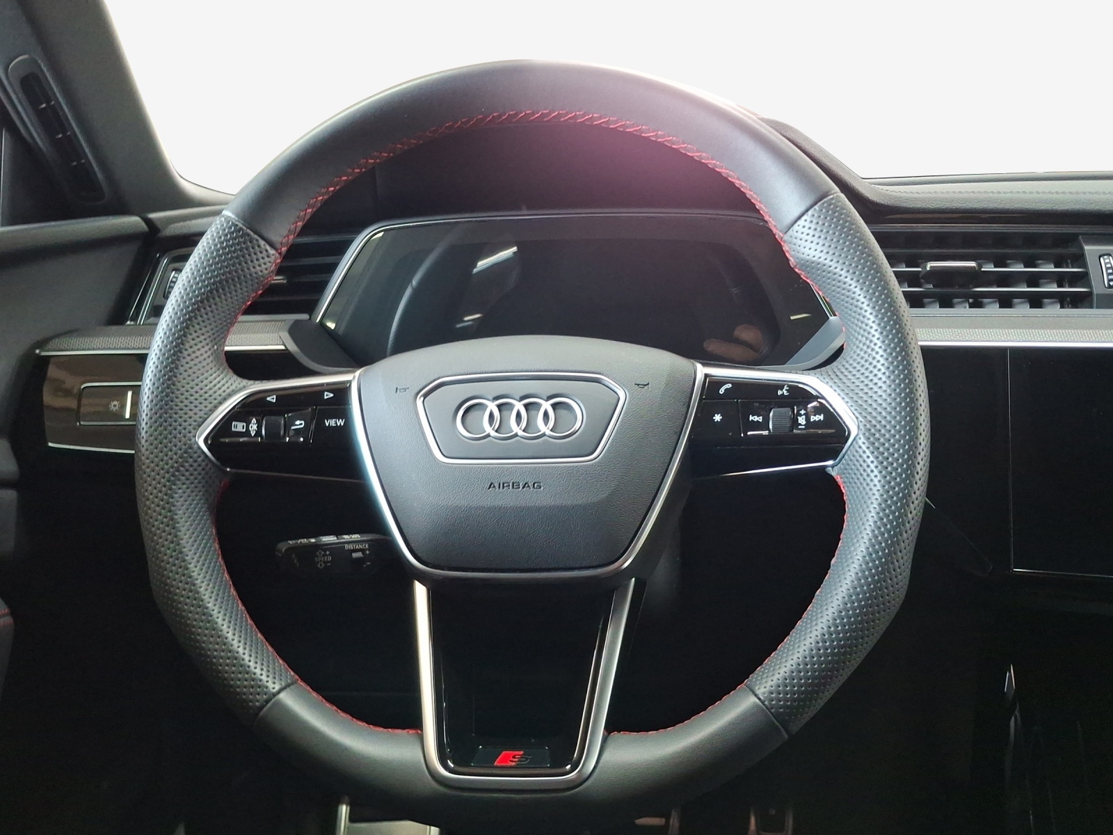 AUDI Q8 55 e-tron Black Edition quattro-image-9