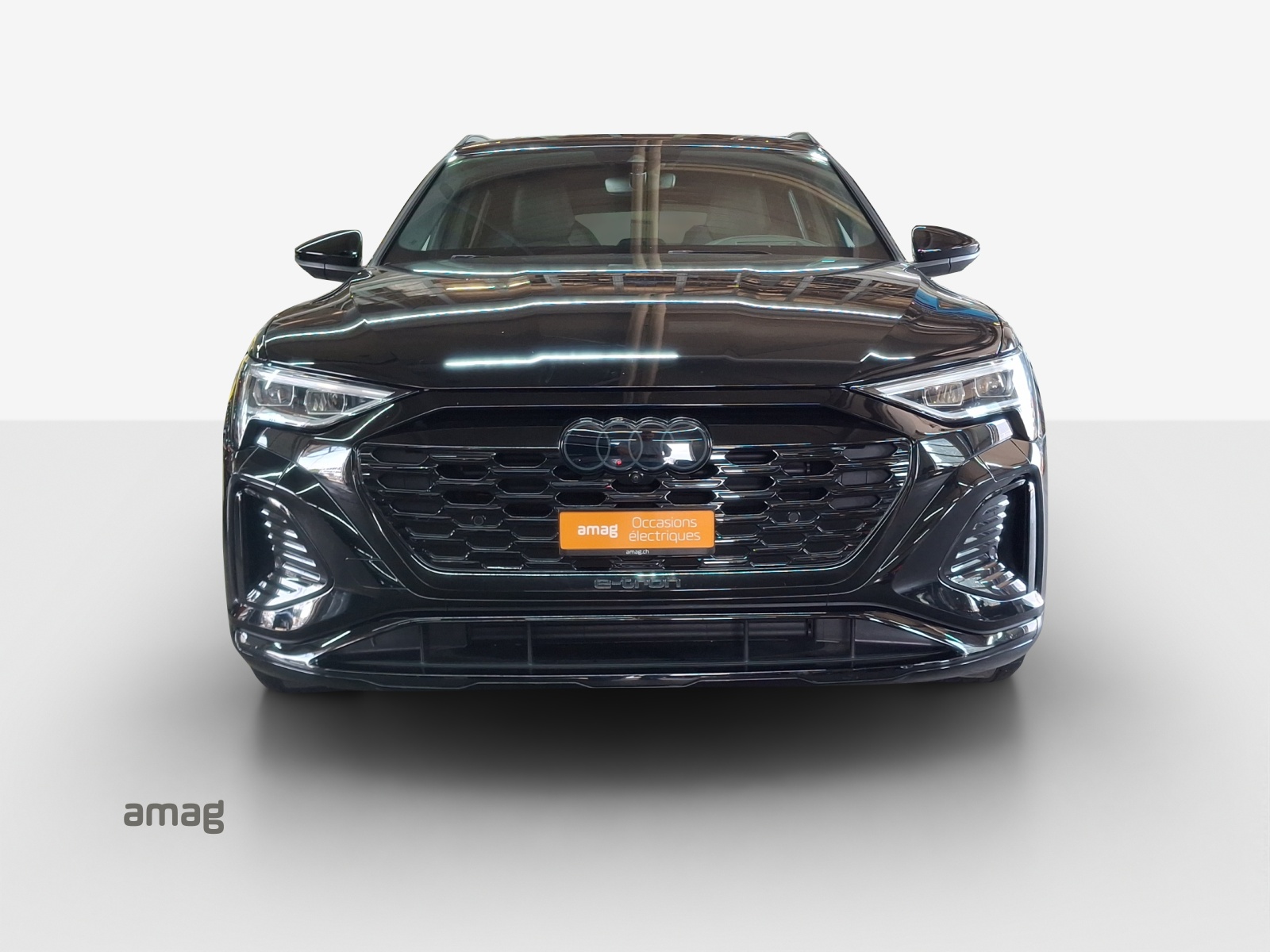 AUDI Q8 55 e-tron Black Edition quattro-image-6