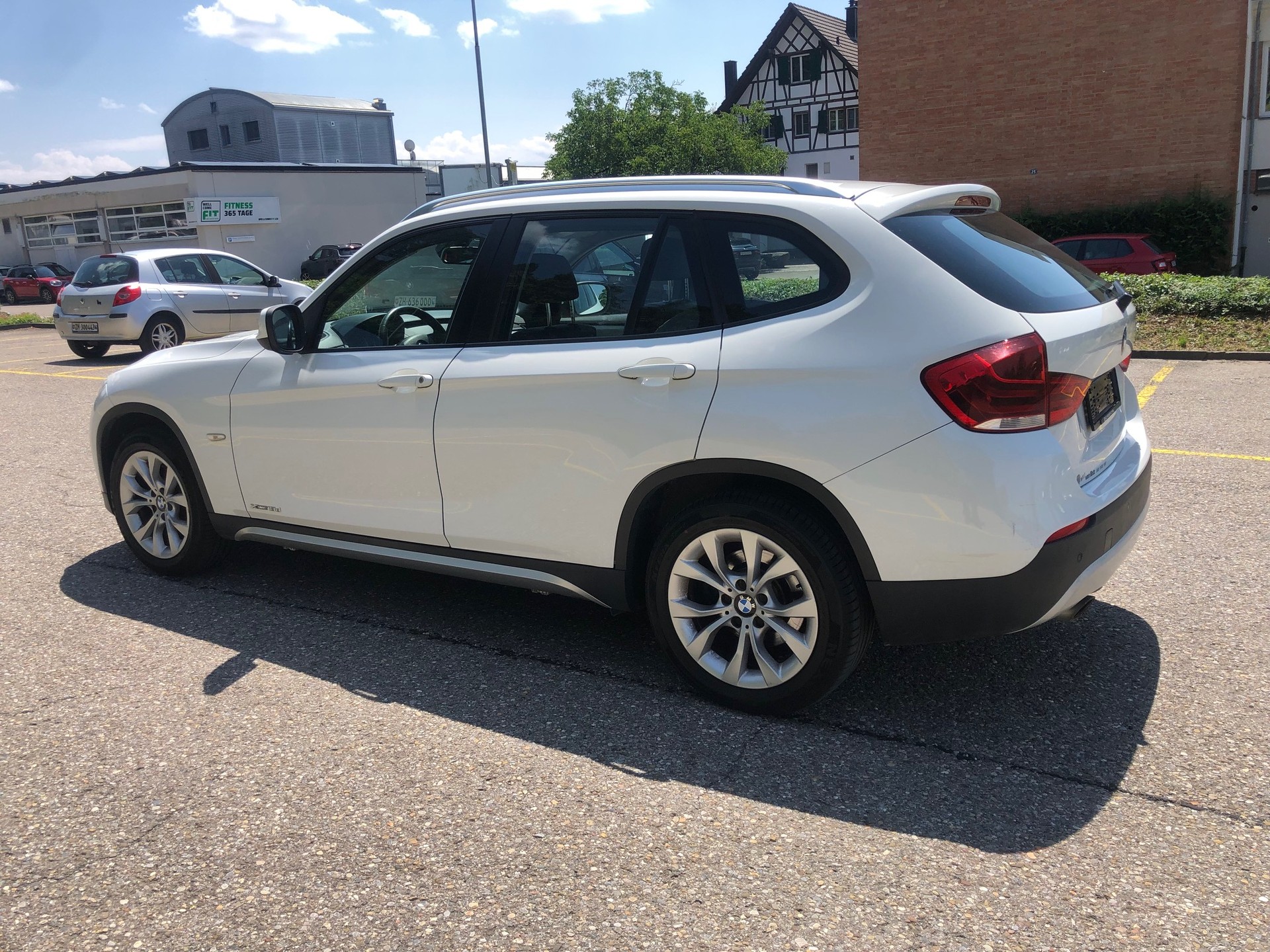 BMW X1 xDrive 18d-showroom-element-3