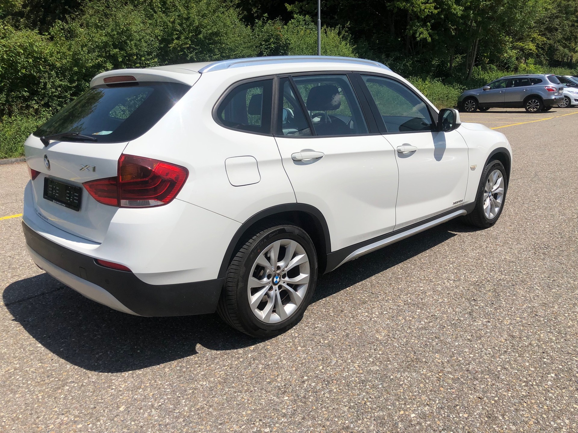 BMW X1 xDrive 18d-showroom-element-2