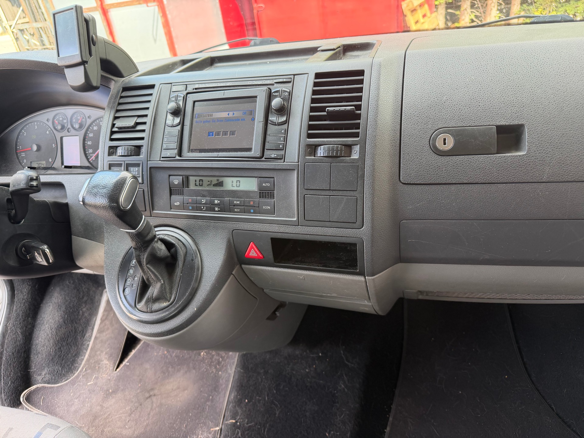 VW T5 Caravelle Comfort 2.5 TDI PD-image-6