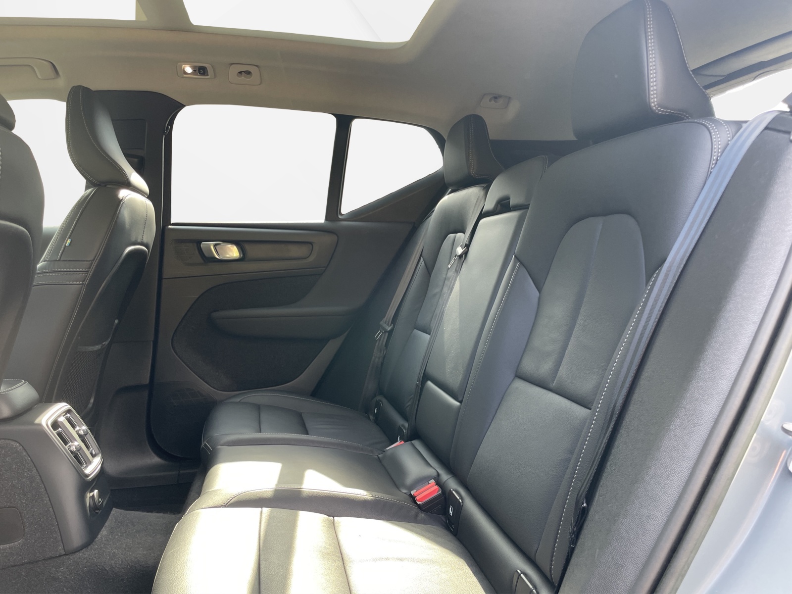 VOLVO XC40 1.5 T5 PiH Ultimate Dark-image-13