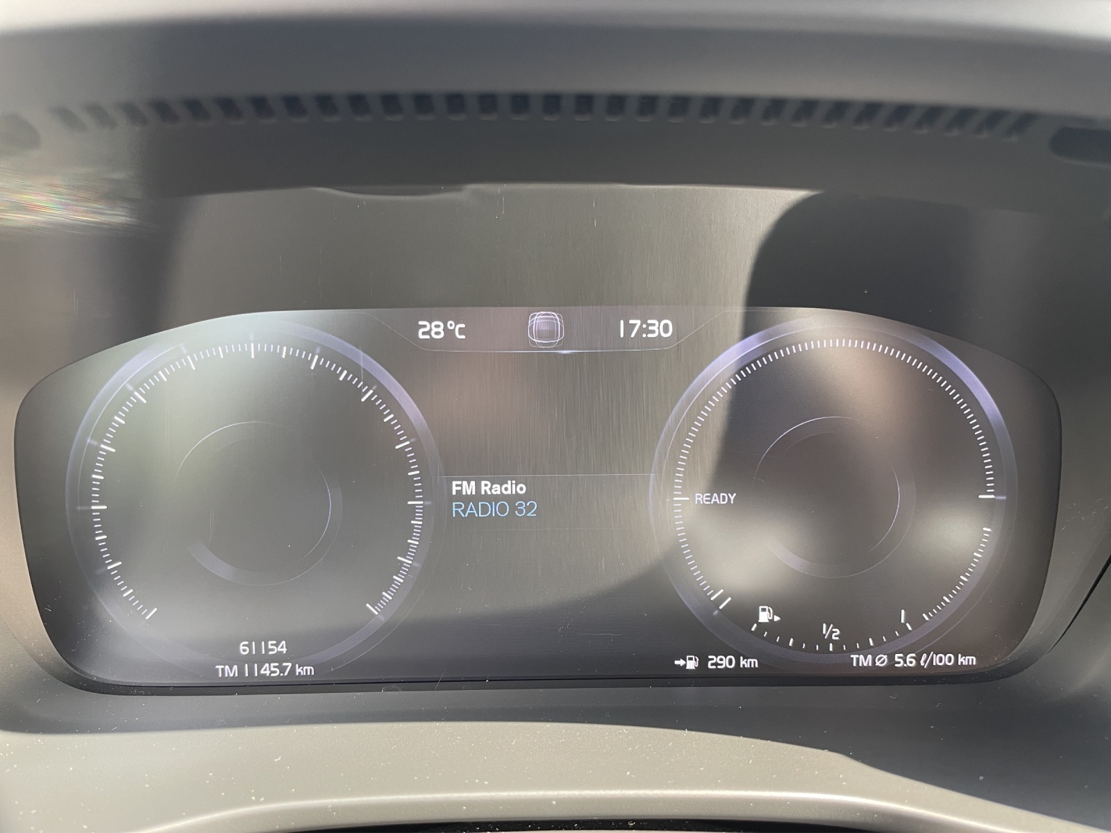 VOLVO XC40 1.5 T5 PiH Ultimate Dark-image-15