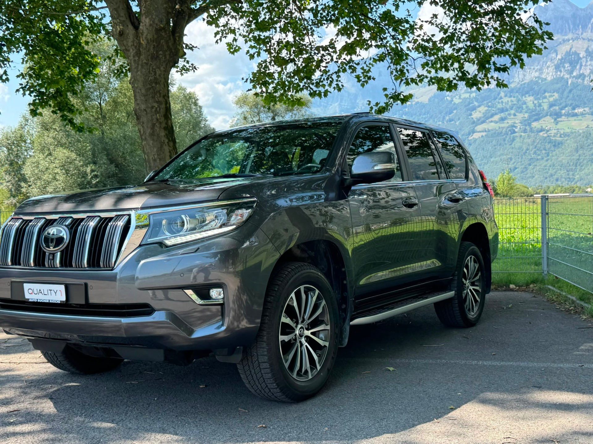TOYOTA Land Cruiser 2.8TD Premium Automatic-showroom-element-3