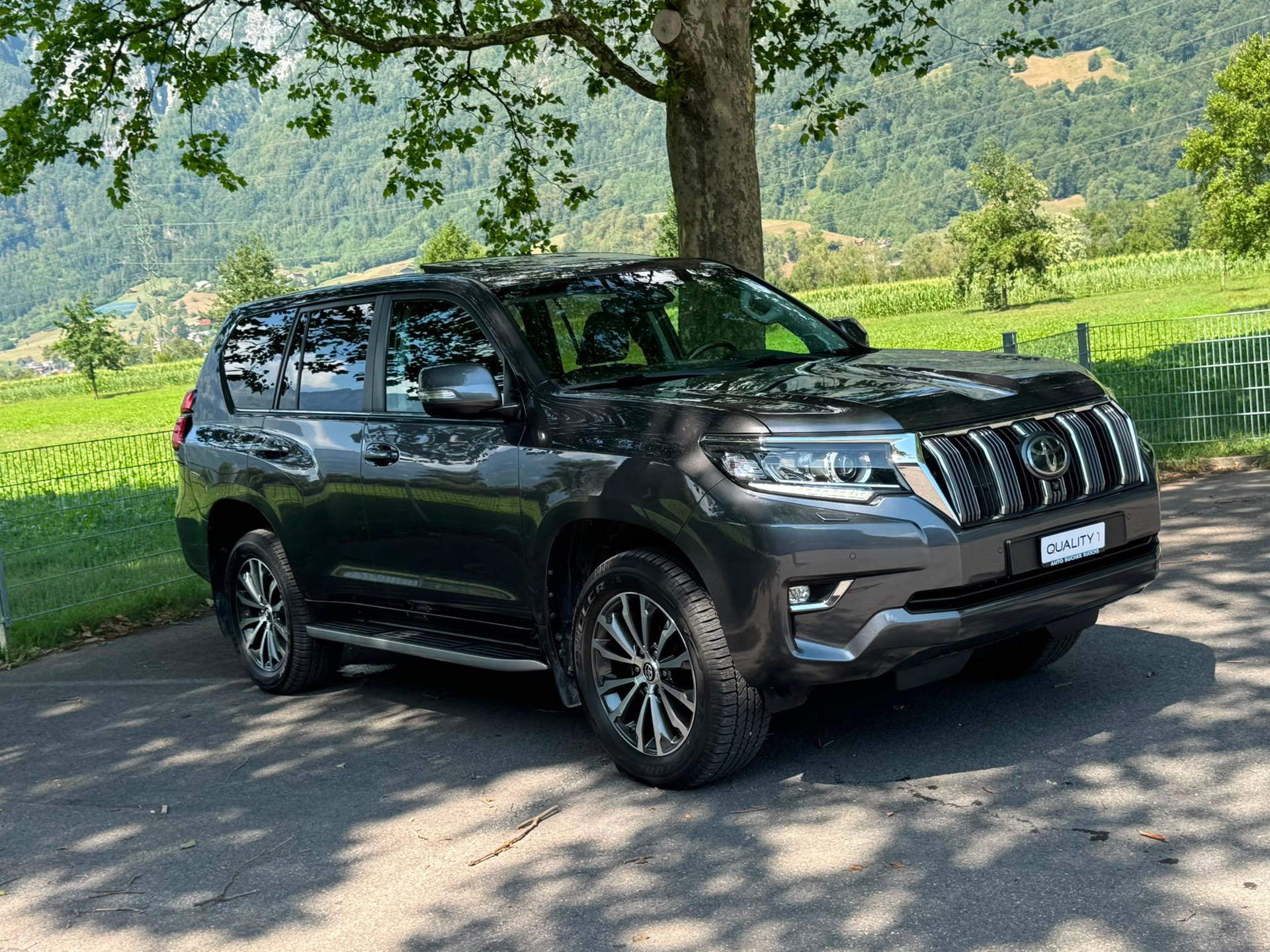 TOYOTA Land Cruiser 2.8TD Premium Automatic-showroom-element-2