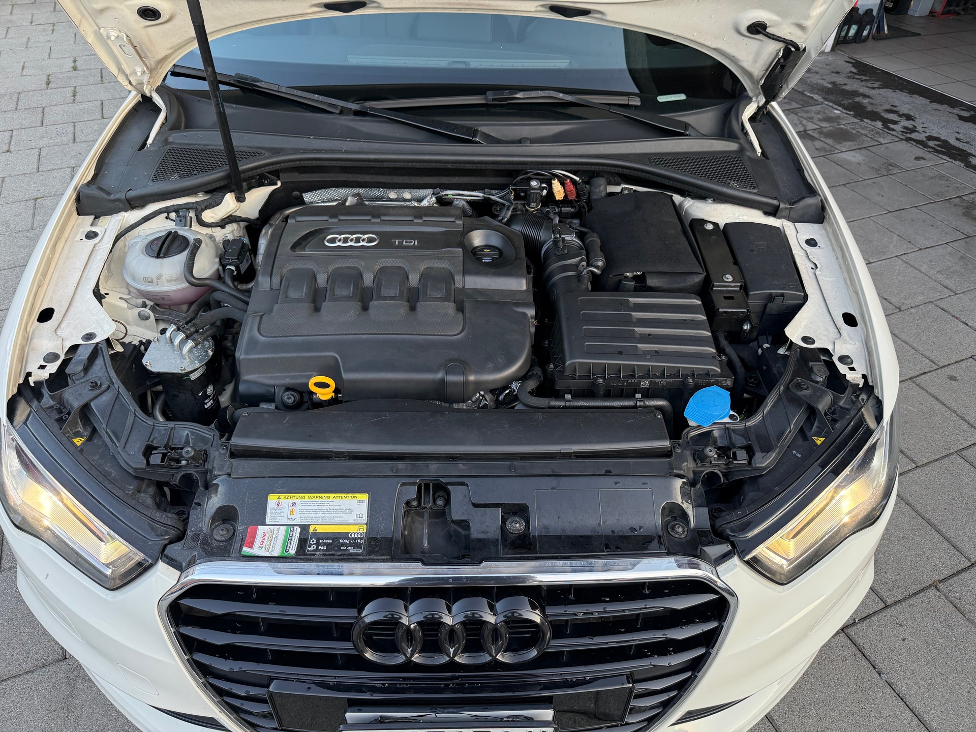 AUDI A3 Limousine 2.0 TDI Ambiente-image-14