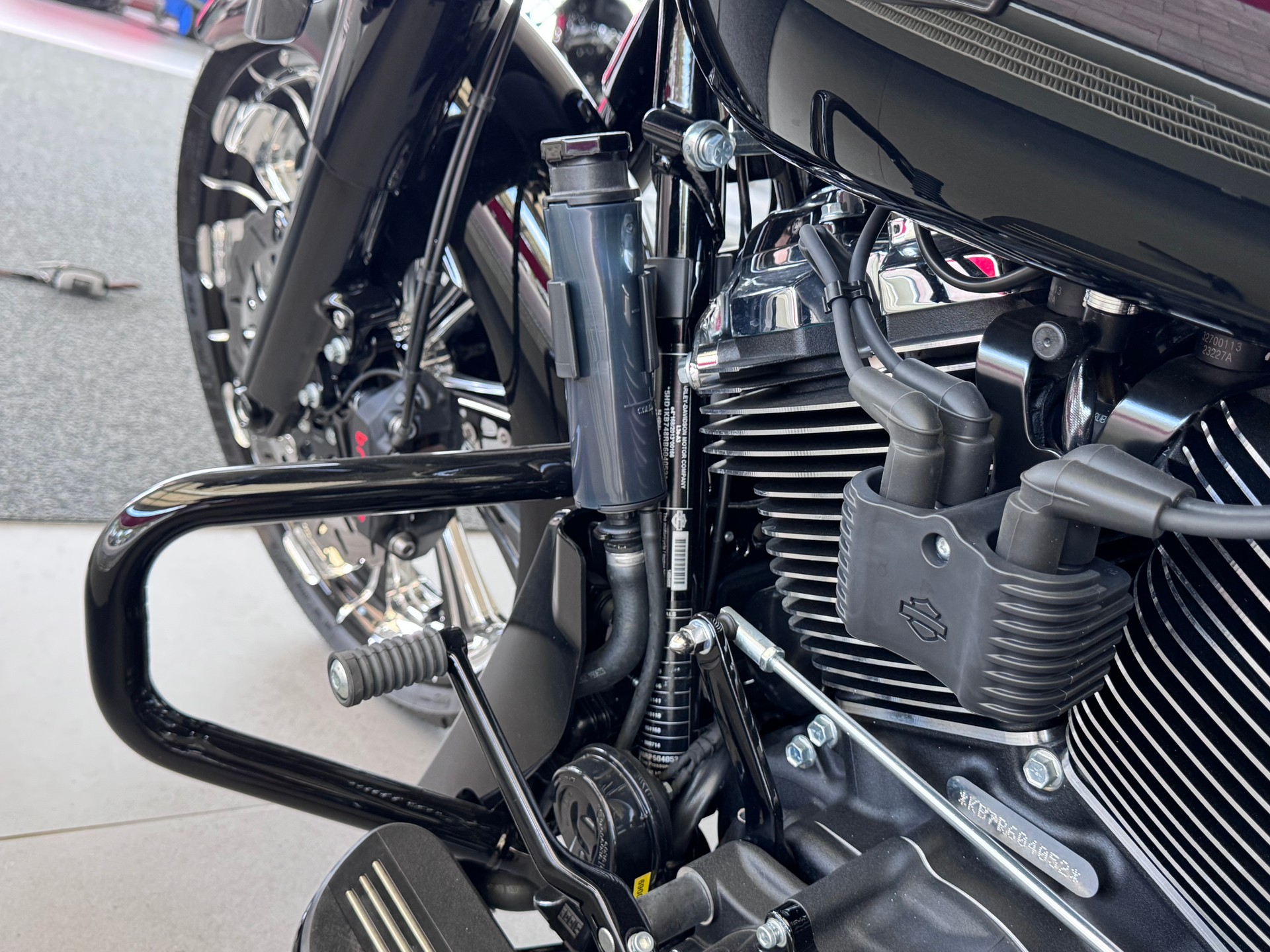 HARLEY-DAVIDSON FLHX Street Glide+KESSTECH-Auspuff+12"APE+Heckumbau (Grosse Koffer und tiefes Heck)+21"Rad+BREMBO-Bremsen+Sissybar+Öhlins+-image-9