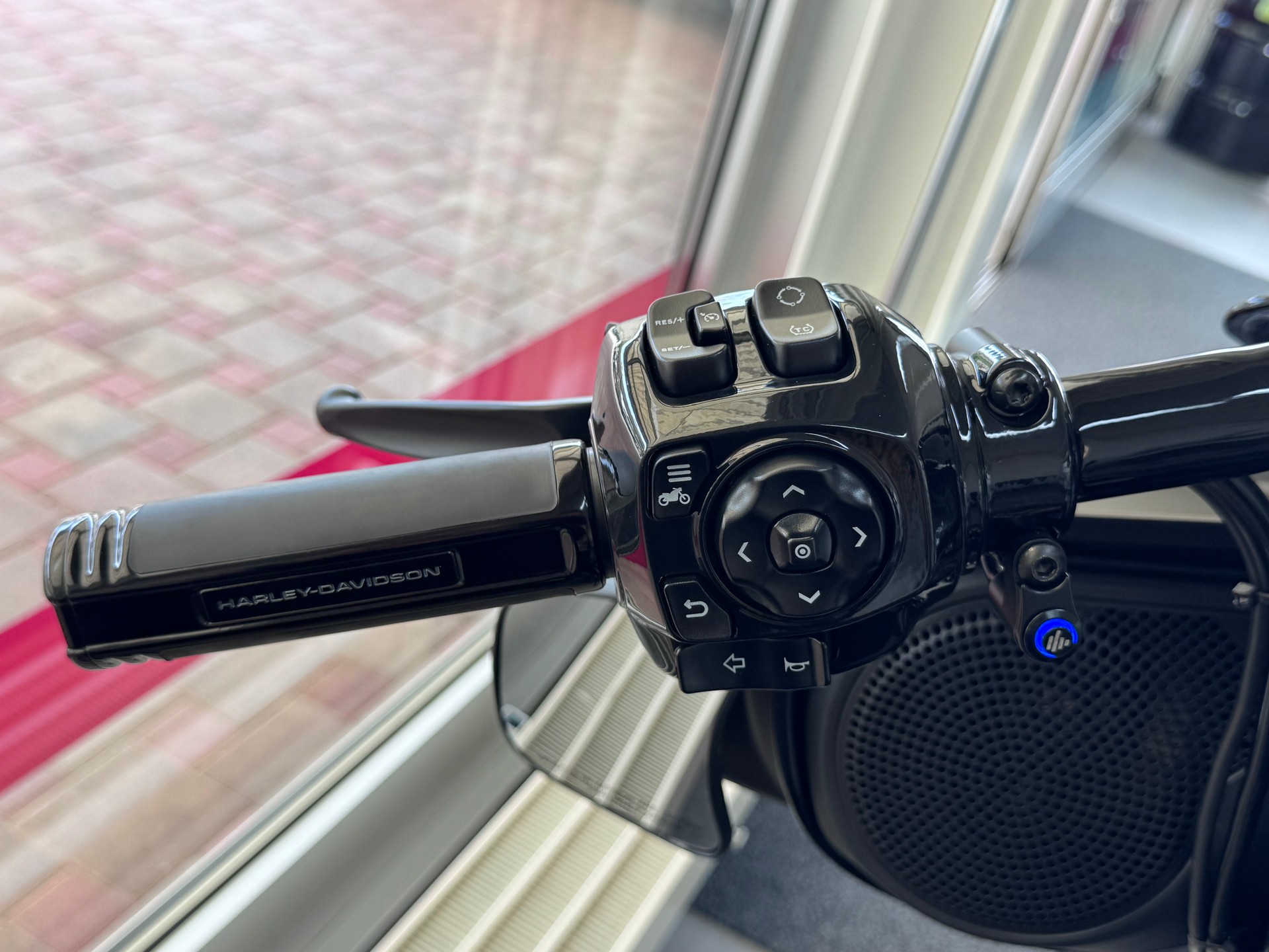 HARLEY-DAVIDSON FLHX Street Glide+KESSTECH-Auspuff+12"APE+Heckumbau (Grosse Koffer und tiefes Heck)+21"Rad+BREMBO-Bremsen+Sissybar+Öhlins+-image-10