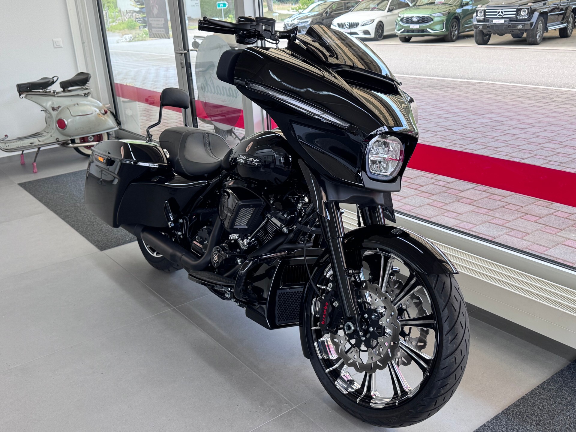 HARLEY-DAVIDSON FLHX Street Glide+KESSTECH-Auspuff+12"APE+Heckumbau (Grosse Koffer und tiefes Heck)+21"Rad+BREMBO-Bremsen+Sissybar+Öhlins+-image-1