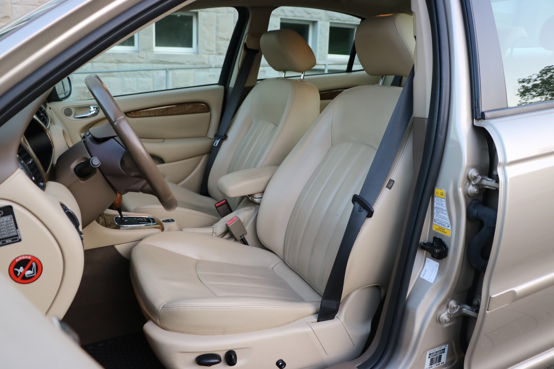 JAGUAR X-Type 3.0 V6 Traction4 Executive-image-9