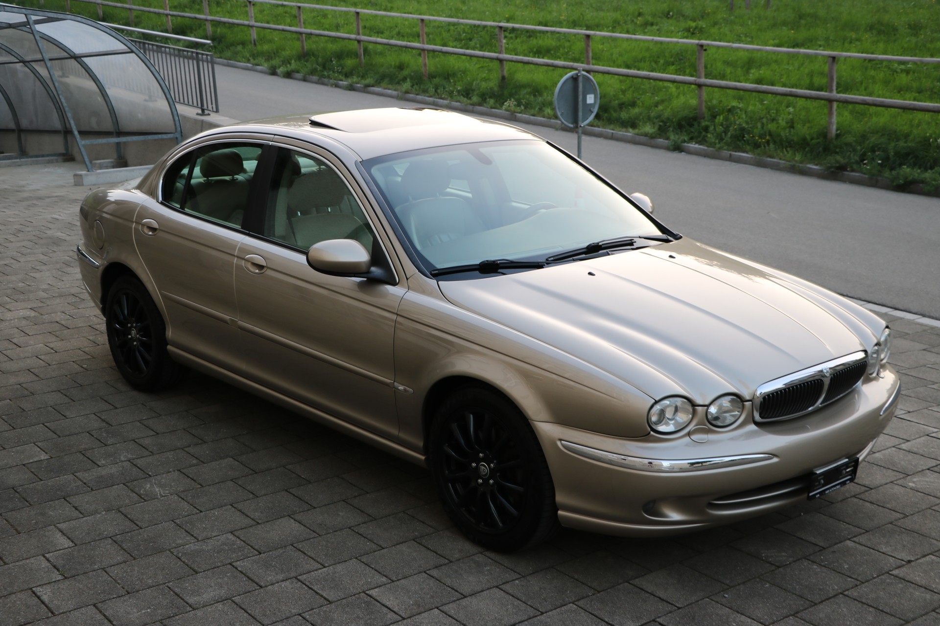 JAGUAR X-Type 3.0 V6 Traction4 Executive-image-1