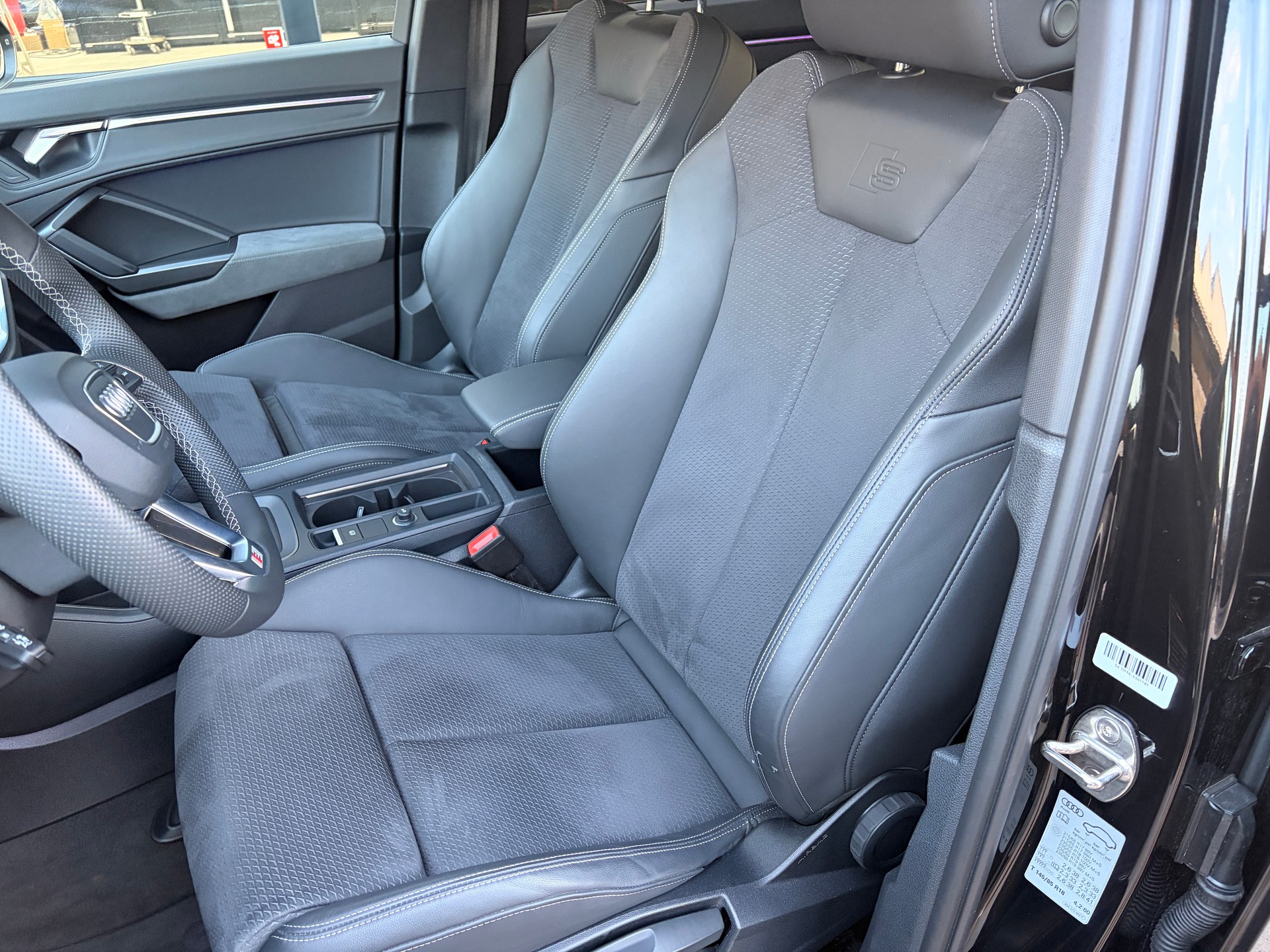 AUDI Q3 40 TDI S line quattro S-tronic-image-7
