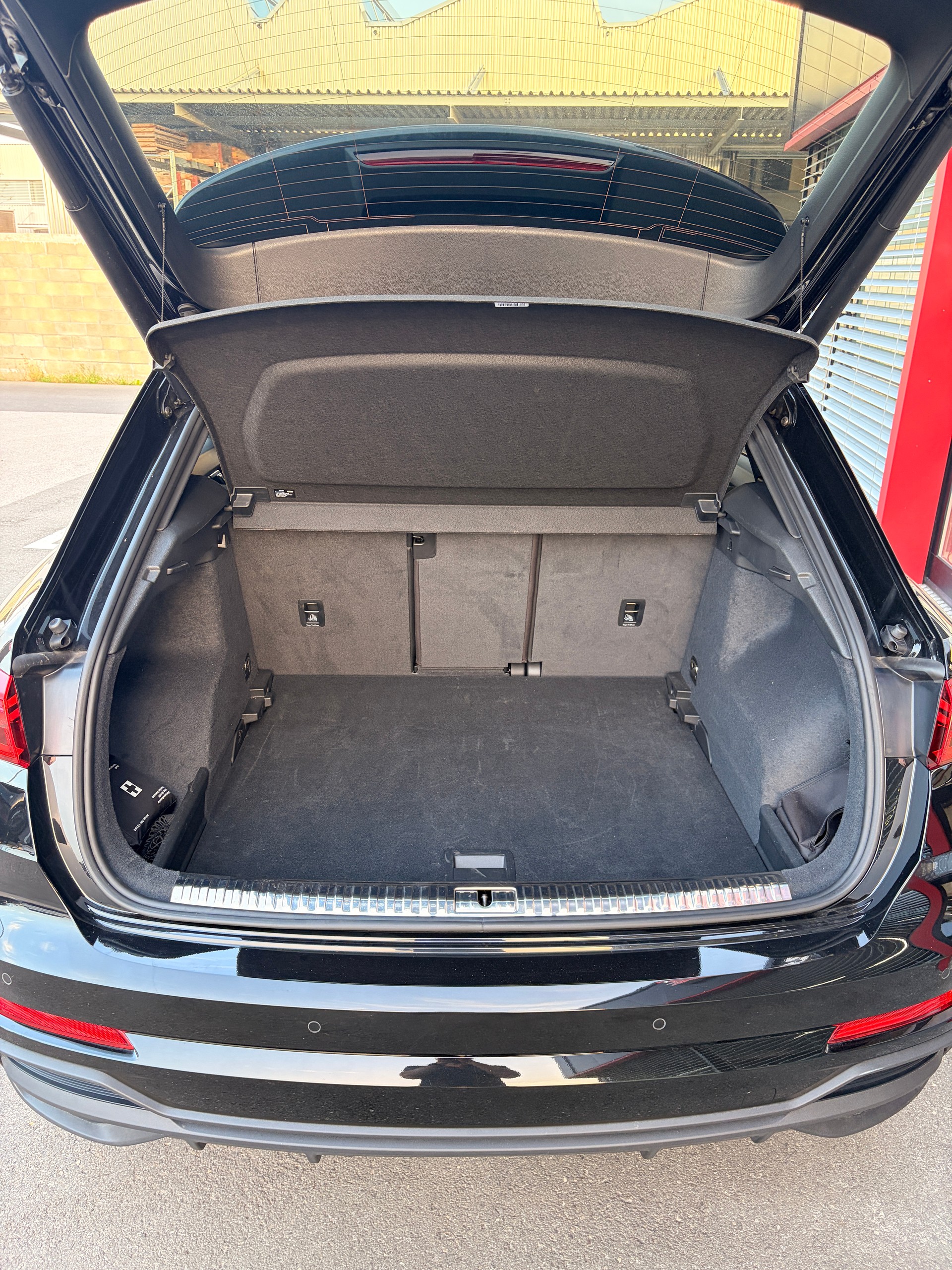 AUDI Q3 40 TDI S line quattro S-tronic-image-9