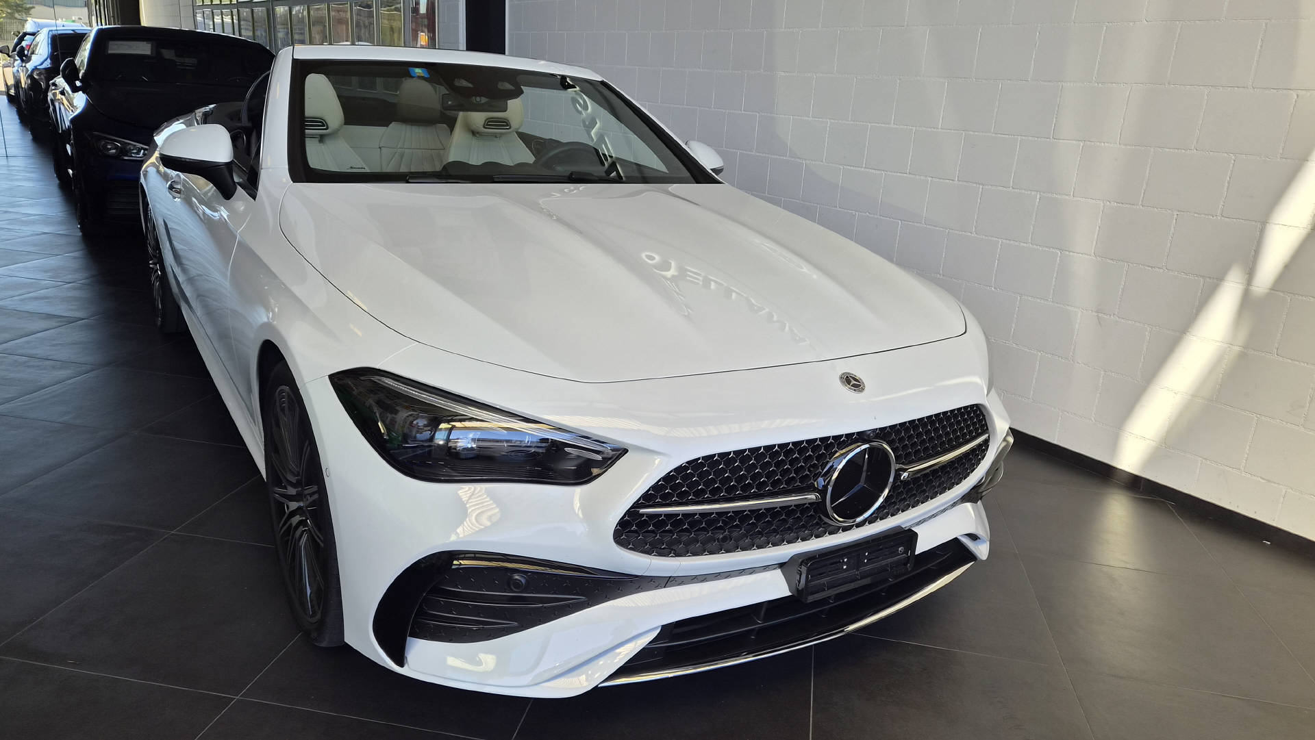 MERCEDES-BENZ CLE 450 AMG Line 4matic Cabriolet-showroom-element-2