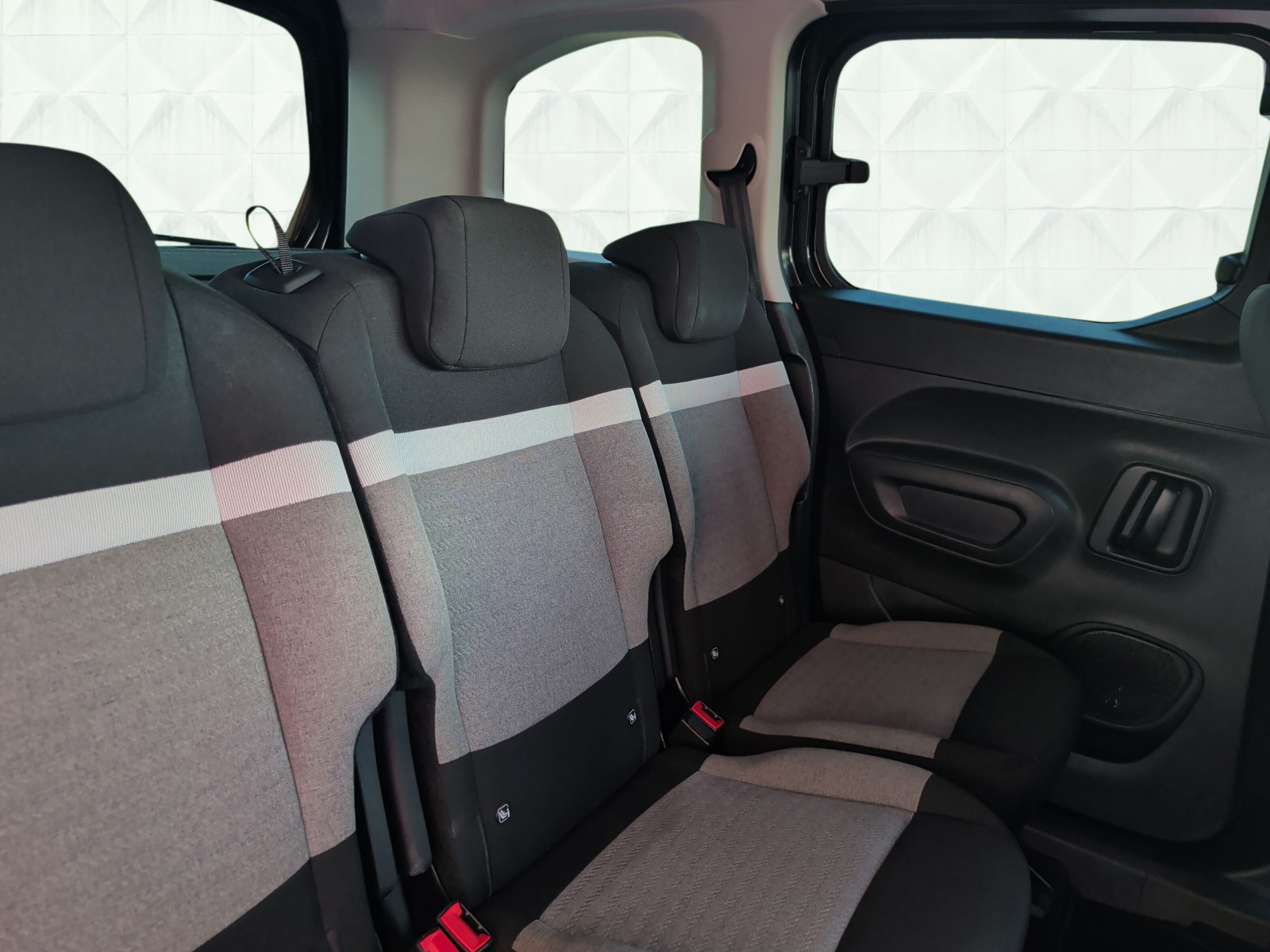 CITROEN Berlingo 1.5 BlueHDi Swiss Edition EAT8-image-11