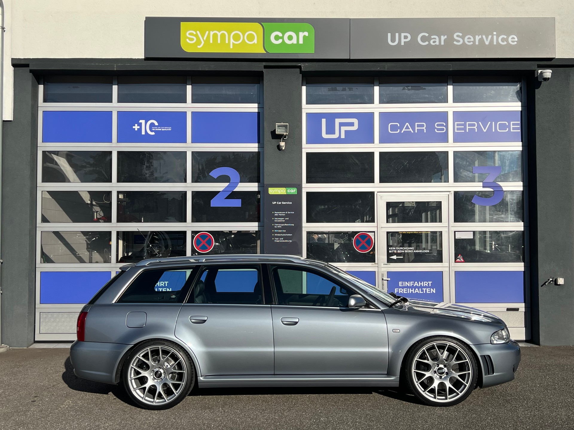 AUDI RS4 Avant 2.7 V6 Biturbo quattro-showroom-element-3